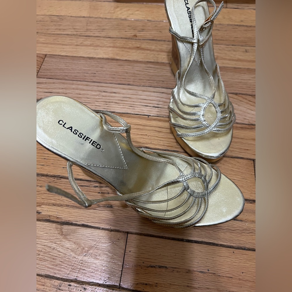 Classified Gold Heels Elegant Strappy Design